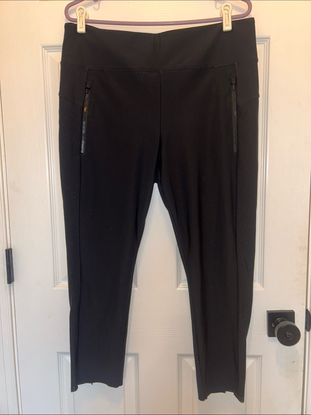 Athleta Zip Pocket Pants Black Athletic Zip Pocket w/ Breathable Sides